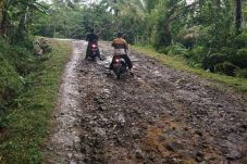 98,9 Kilometer Jalan...