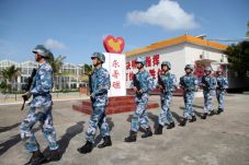 China Pasang Peluncur...