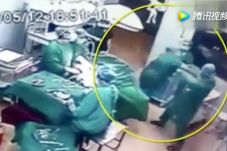 Perawat di China Baku...