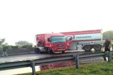 Truk Tangki Pertamina...