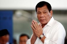 Duterte Larang Merokok...