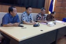 Undip Sembunyikan Identitas...