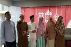 Ekonom Deni Daruri Gelar...