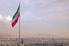 Iran Jatuhkan Sanksi...