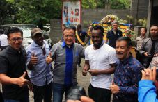 Persib-PSM Dijeda Tiga...