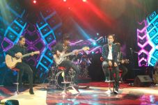 Keharuan Warnai Konser...