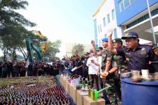 Bea Cukai Banten Gilas...