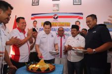 HT Harap Kantor Baru...