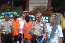Aniaya Warga, 3 Anggota...