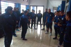 Persib Bandung Tinggalkan...