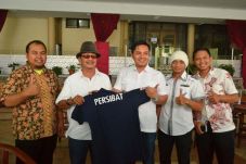 Resmi Jadi Pelatih Persibat,...