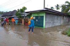 Hujan Deras, Puluhan...