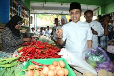 Unik, Sembako di Banyuwangi...