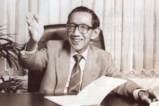 Mengenang Sumitro Djojohadikusumo,...