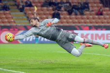 Milan Kalang Kabut Pertahankan...