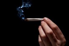 Hisap Ganja Picu Napas...