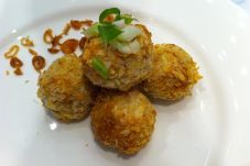 Bola-bola Ayam Sayur...