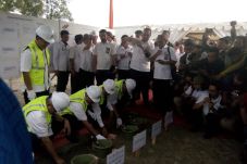 Menteri Pariwisata Usulkan...
