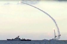 Kapal Selam Rusia Bombardir...