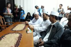 Habib Rizieq Jadi Tersangka,...