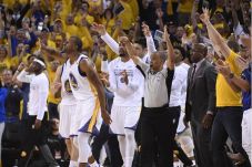 Warriors Permalukan...