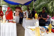 Hari Pertama, Pasar...
