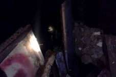 Rumah Tergerus Longsor,...