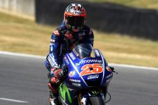 Vinales Kalahkan Valentino...