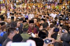 Jokowi Dikukuhkan sebagai...