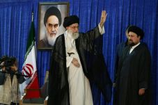 Khamenei Kecam Saudi...