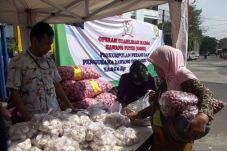 Operasi Pasar Bawang...