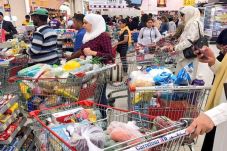 Saudi Tutup Perbatasan,...