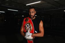 DeGale Operasi Bahu,...