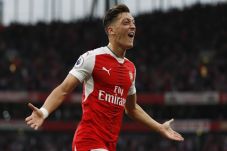 Mesut Ozil Sebut Ada...