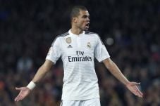 Pepe Angkat Koper dari...