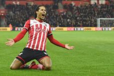Legenda Liverpool Dukung...