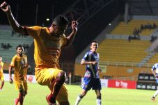 Diwarnai 12 Kali Offside,...