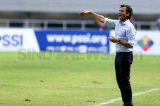 Lawan Kamboja, Luis...