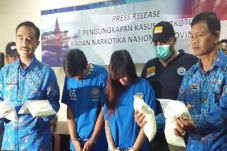 Bawa 9.675 Butir Pil...