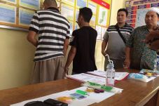 Hendak Ditangkap Polisi,...