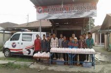 Bagi Takjil di Hamparan...