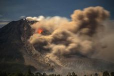 Tadi Malam Gunung Sinabung...