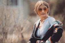 Gigi Hadid Rancang Kacamata...