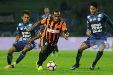 Arema Hilang Keperkasaan,...