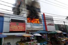 Gudang Perabotan Rumah...