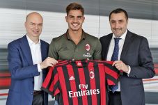 Andre Silva Resmi Berkostum...