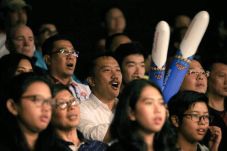 Lihat Menpora Nonton...