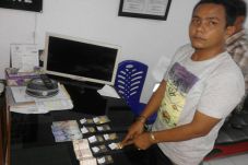 Tampung Emas Hasil Tambang...