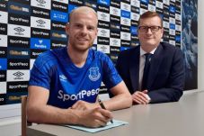 Datangkan Kapten Ajax,...