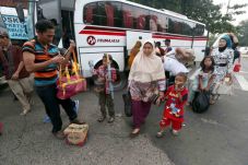 Pemudik di Terminal...
